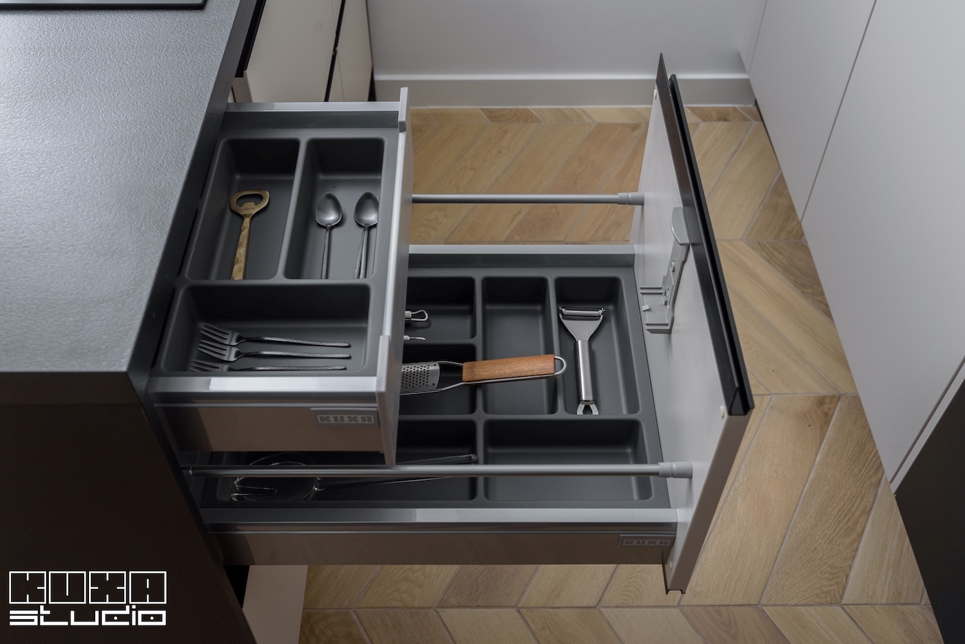 Sertar cu organizator tacamuri