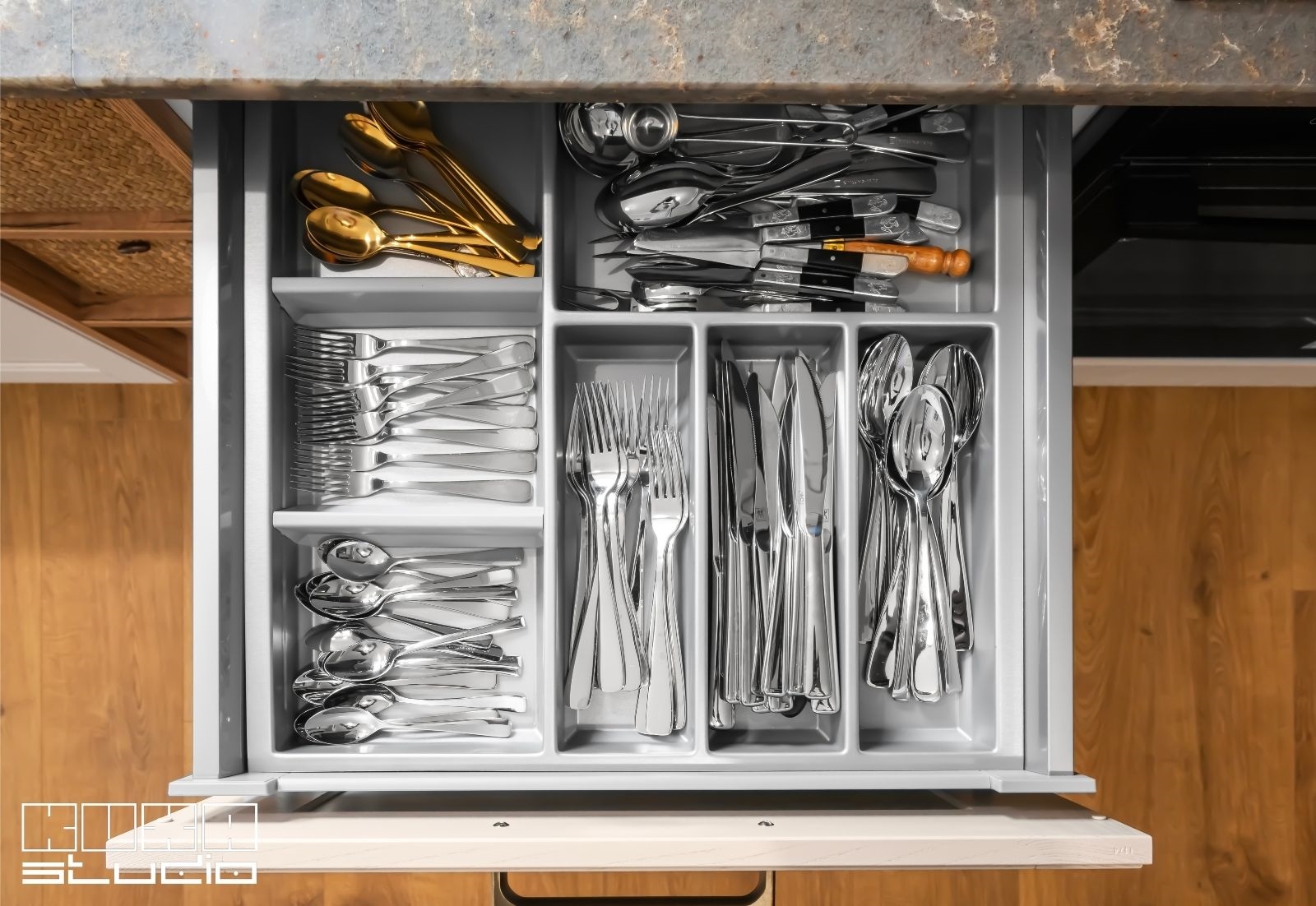 sertar-cu-separator-pentru-tacamuri