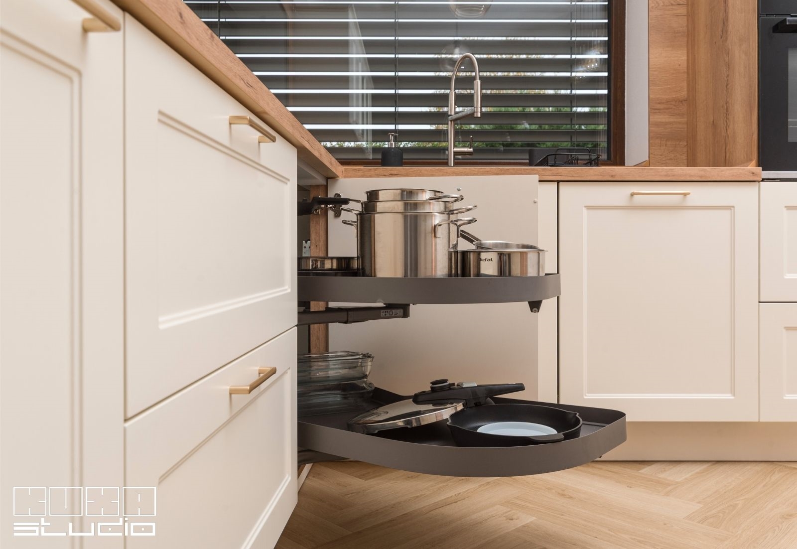 Sistem de colt bob de fasole pentru mobilierul de bucatarie