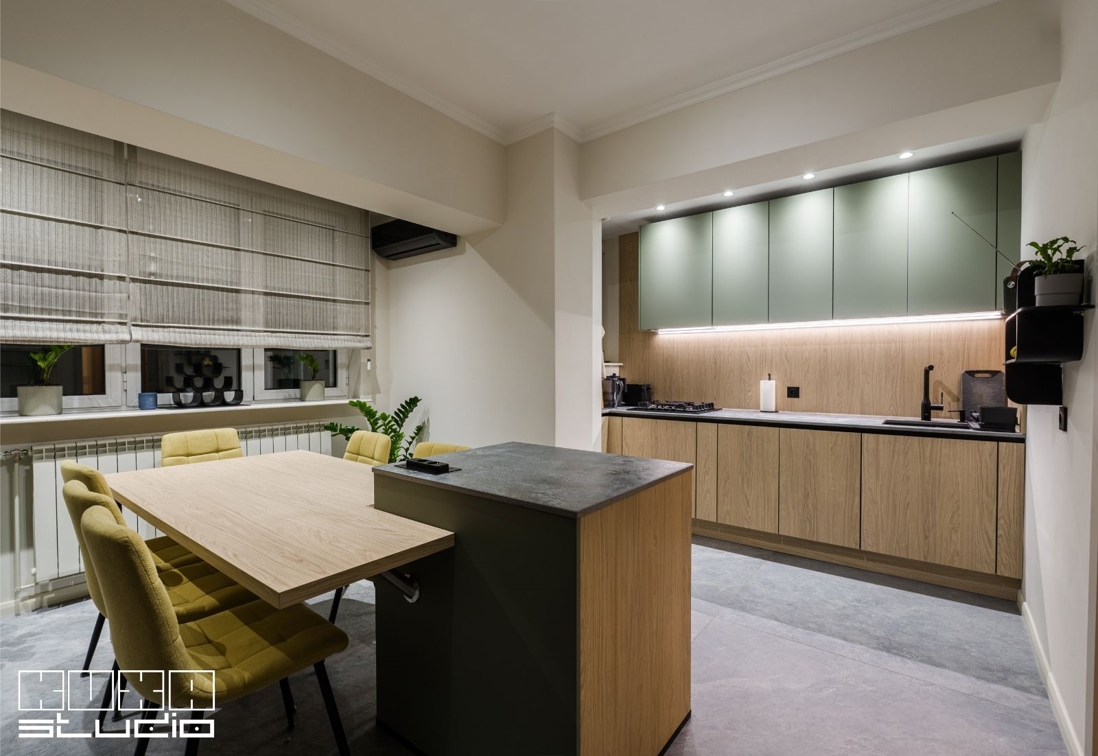 Insula de bucatarie, cu locuri de luat masa