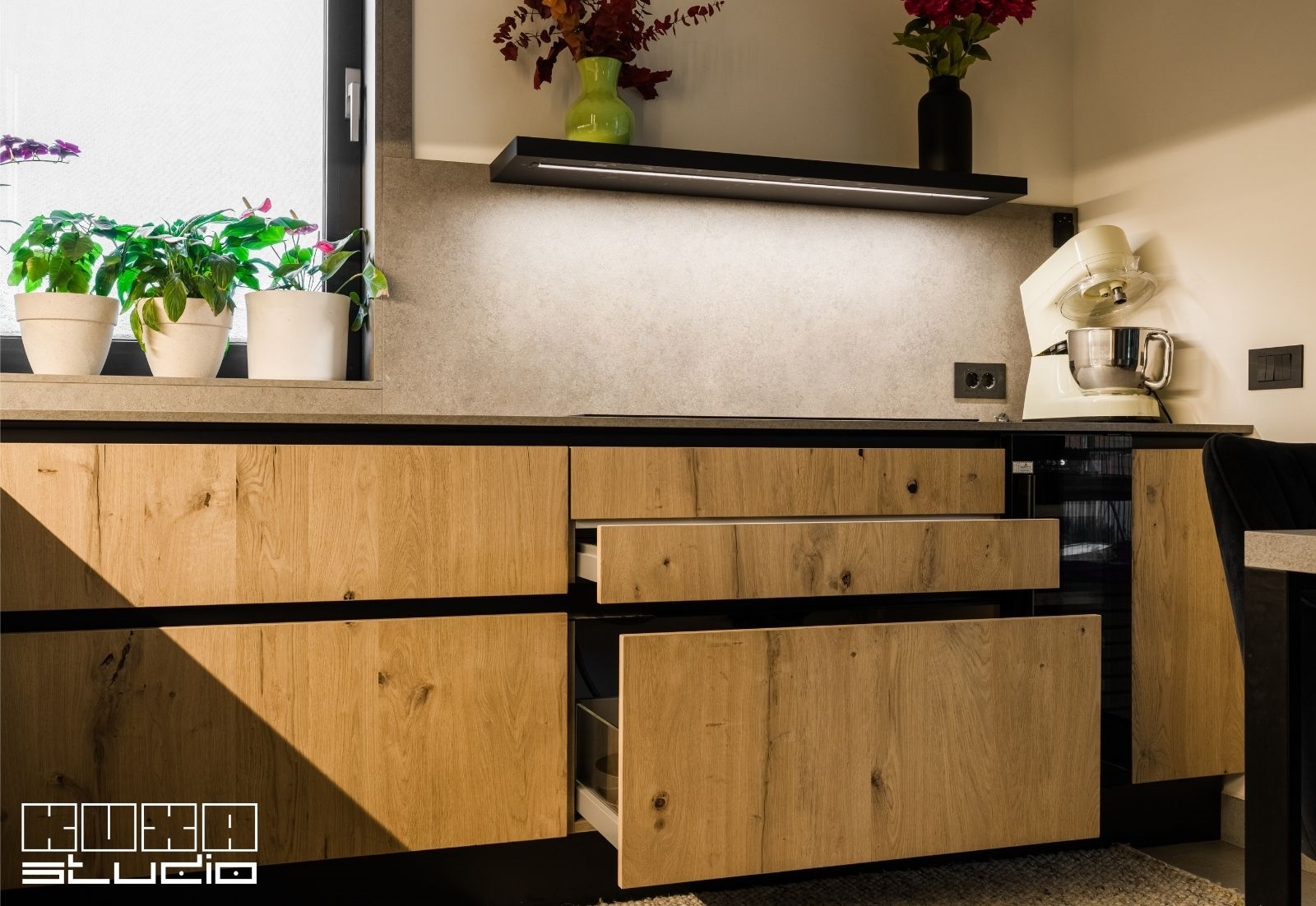 sertare mari bucătărie cu laterale de sticla