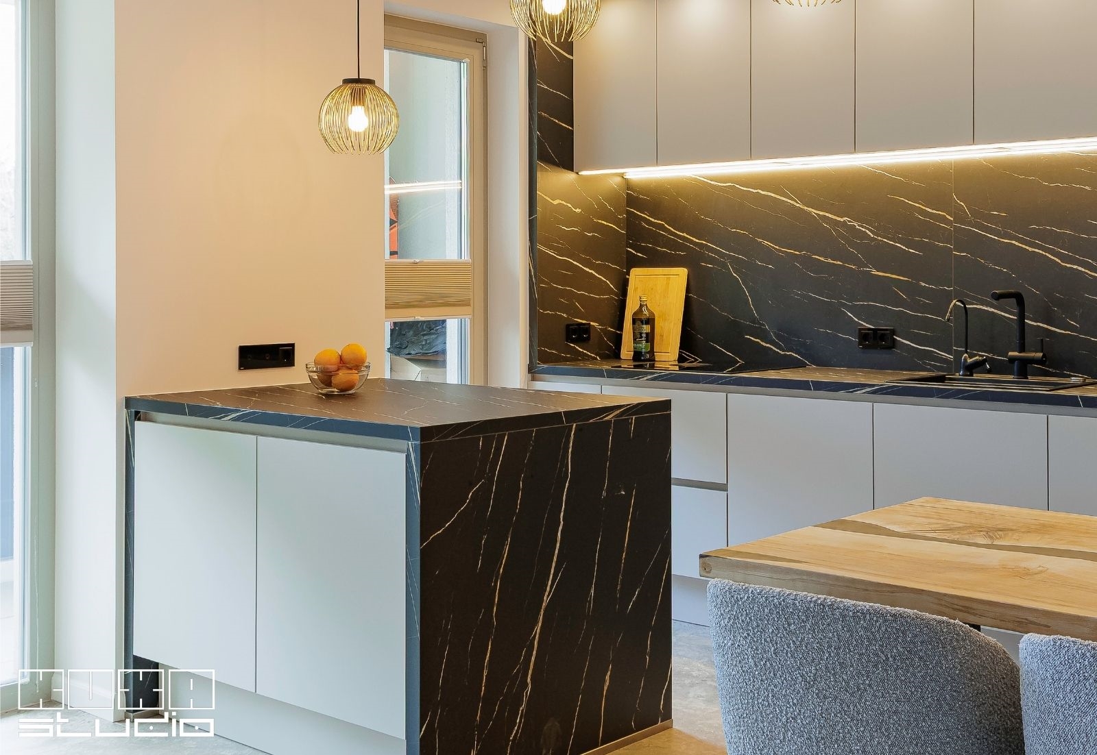 mobila de bucătărie cu insula