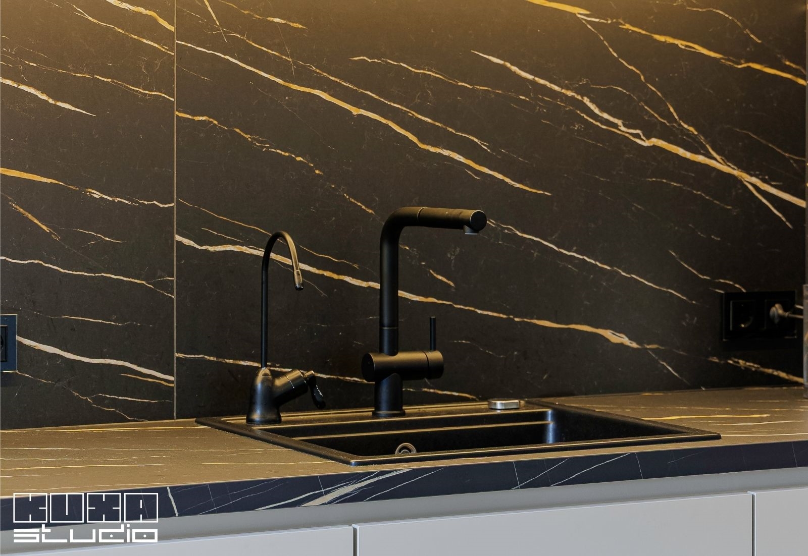 chiuveta neagră din compozit