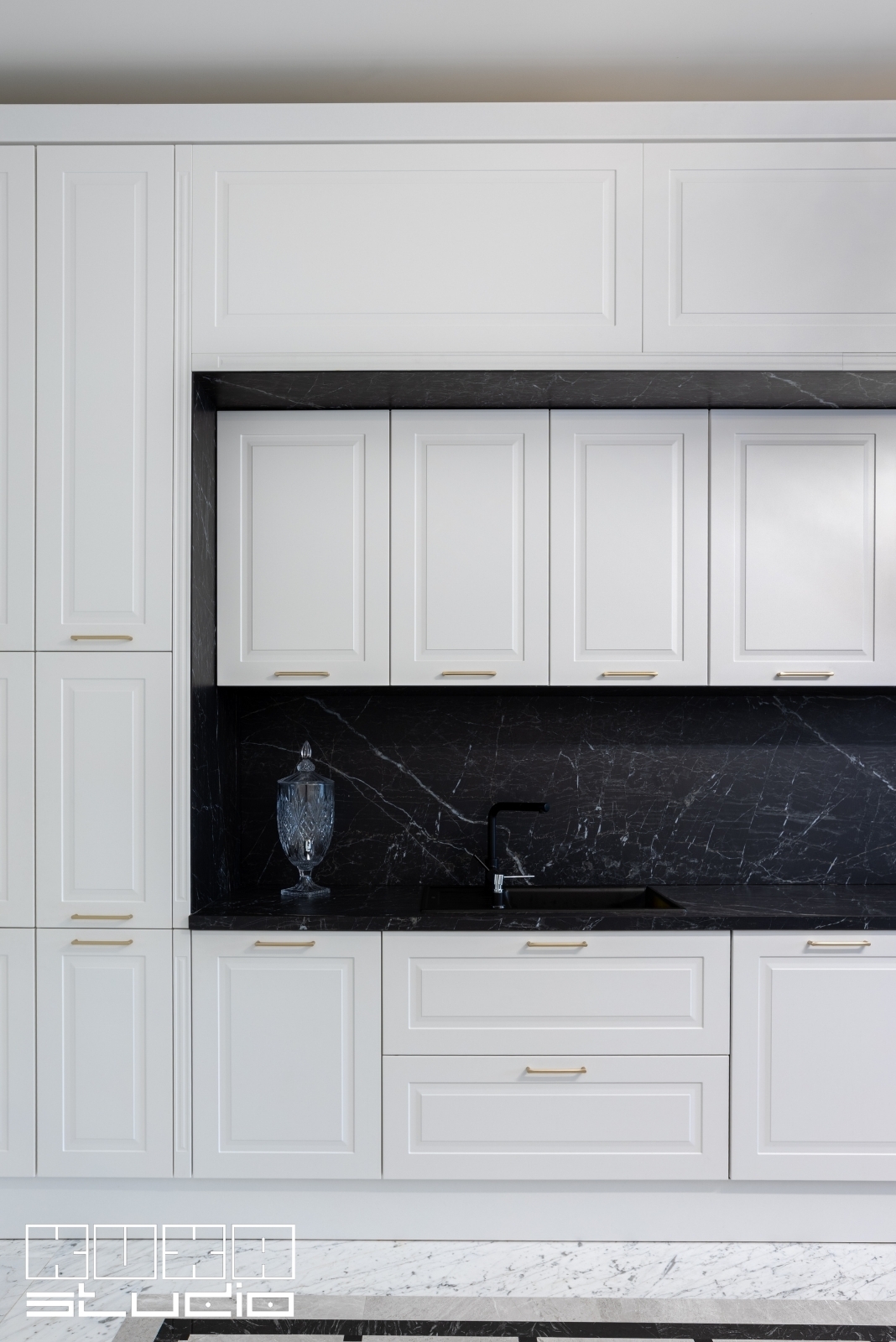 mobila de bucatarie pana in tavan