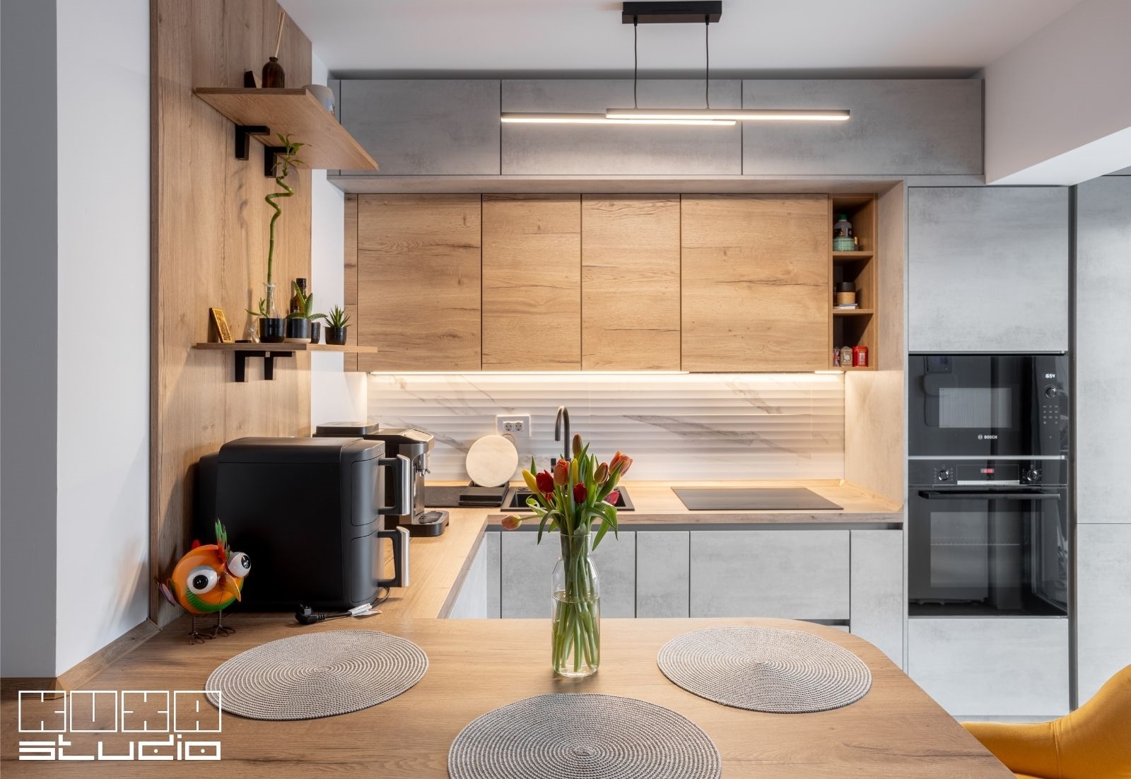 mobila de bucatarie pana in tavan