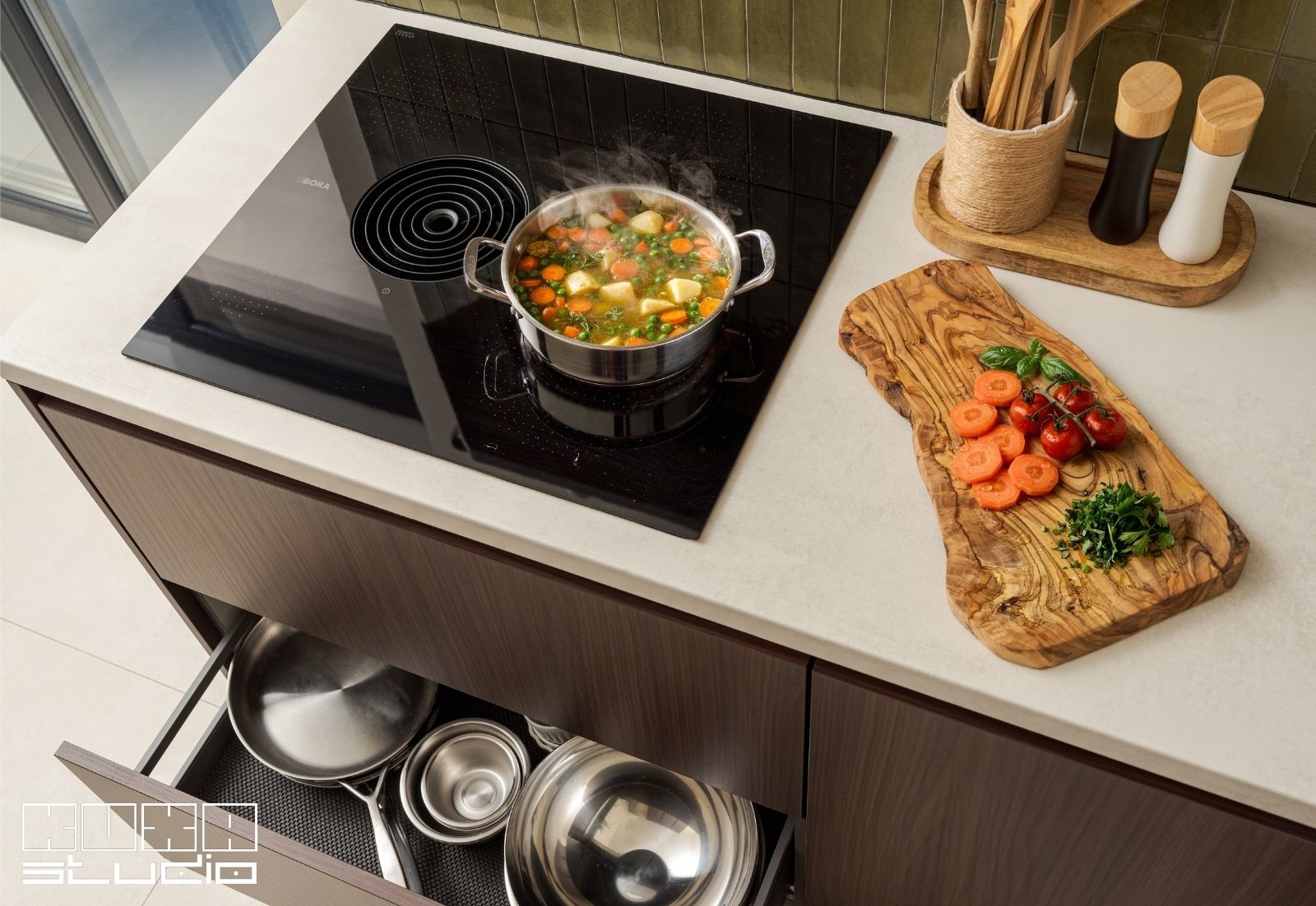 plita bora cu hota integrata